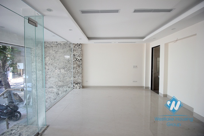 Beautiful office for rent in Tay Ho area